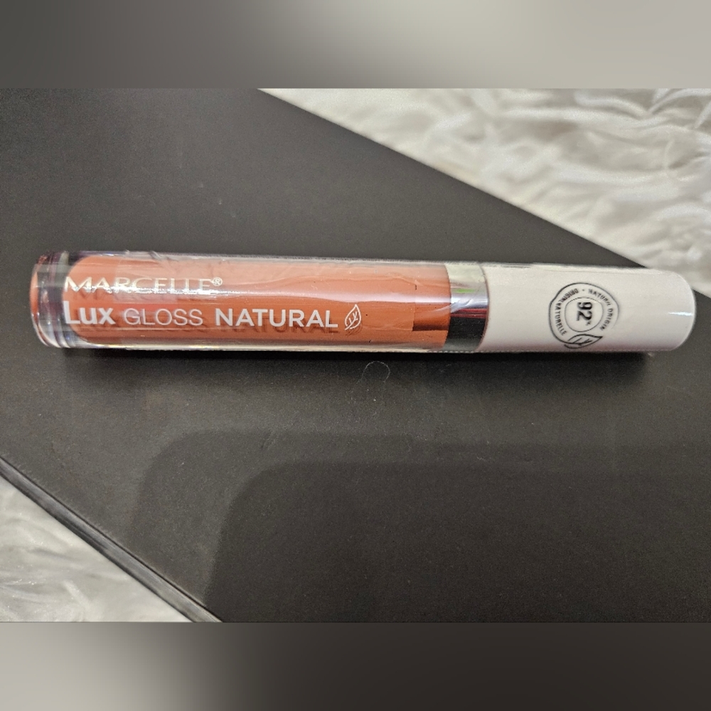 NWT Marcelle‎ lux gloss natural